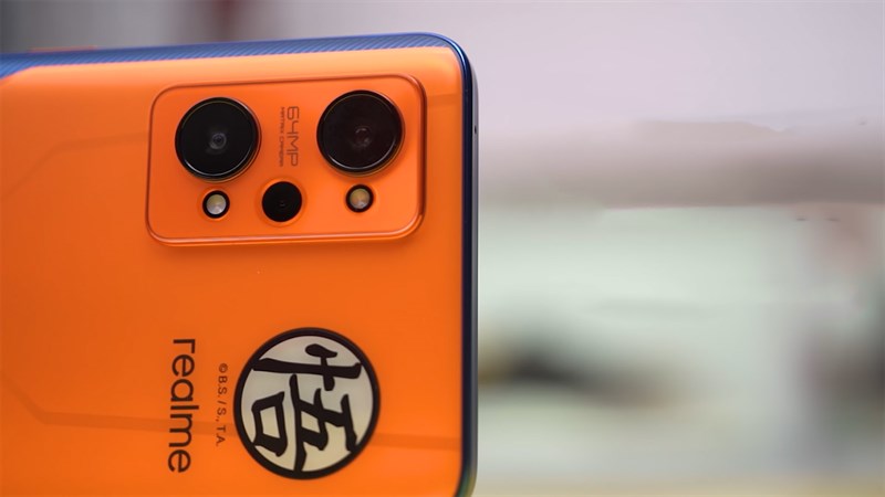 Realme GT Neo 2 Dragon Ball có cụm camera sau chất lượng