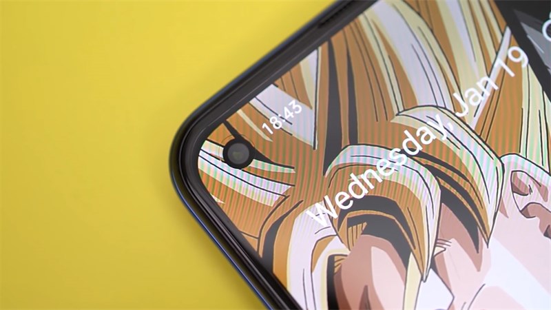 Mặt trước của Realme GT Neo 2 Dragon Ball vẫn sử dụng kiểu thiết kế đục lỗ chứa camera selfie