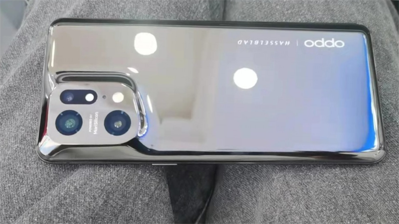OPPO Find X5 Pro lộ ảnh chụp mặt lưng sáng bóng, chạy chip Snapdragon OPPO Find X5 Pro lộ ảnh chụp mặt lưng sáng bóng, chạy chip Snapdragon