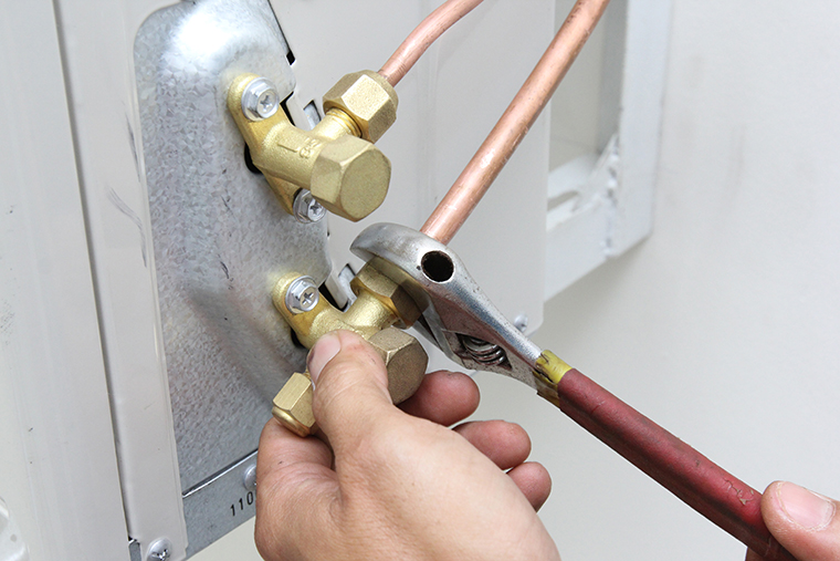 Kiểm tra hệ thống đường ống đồng máy lạnh Electrolux để khắc phục lỗi EC