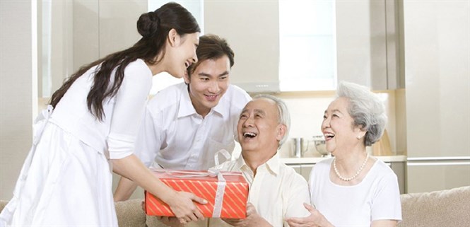 Top 11 món quà tết ý nghĩa và thiết thực nhất cho bố mẹ chồng