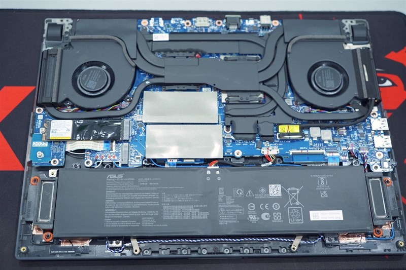 Bên trong hệ thống tản nhiệt xịn sò của ASUS ROG Strix SCAR 15 (2022). Nguồn: ASUS. Bên trong hệ thống tản nhiệt xịn sò của ASUS ROG Strix SCAR 15 (2022). Nguồn: ASUS.