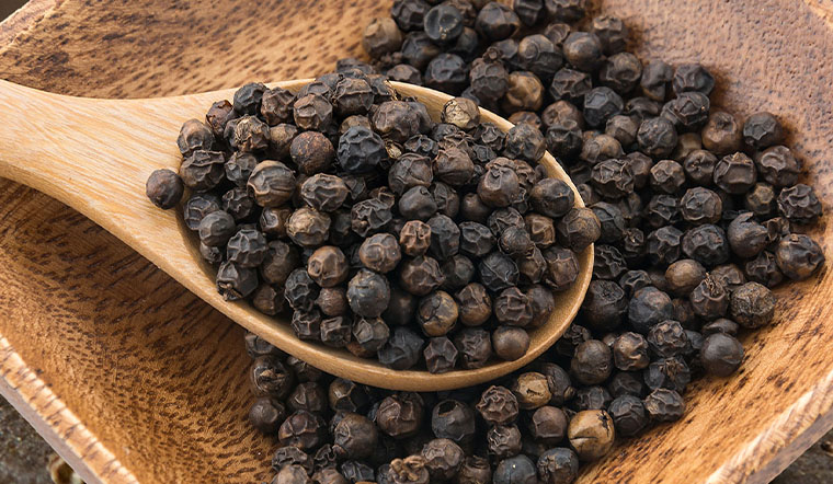 Giá tiêu hôm nay 25/1/2022: Tăng đồng loạt trên 80.000 đồng/kg