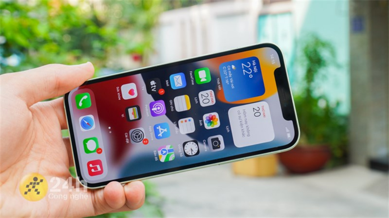 iPhone 12 mang đến một không gian hiển thị tuyệt vời.