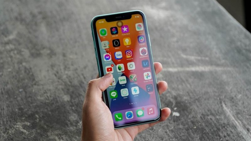iPhone 11 bộ nhớ 64 GB giúp bạn lưu trữ vừa đủ tài liệu