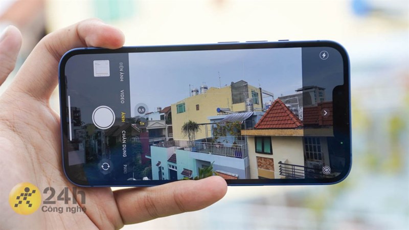 Trên tay iPhone 13 sở hữu camera cực xịn cho ra lò những bức ảnh chất lượng