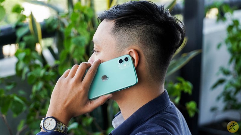 Thiết kế nổi bật với cụm camera lớn ở mặt lưng của iPhone 11