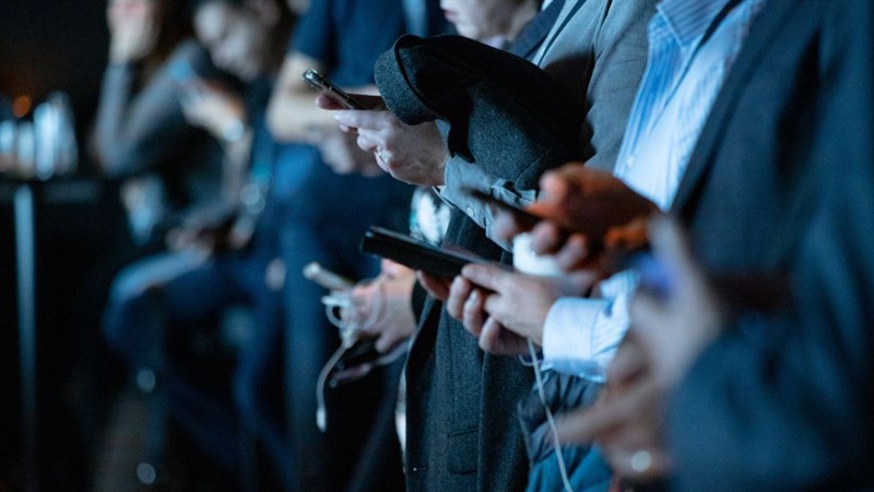 Người dùng sử dụng smartphone ngày càng gia tăng Người dùng sử dụng smartphone ngày càng gia tăng