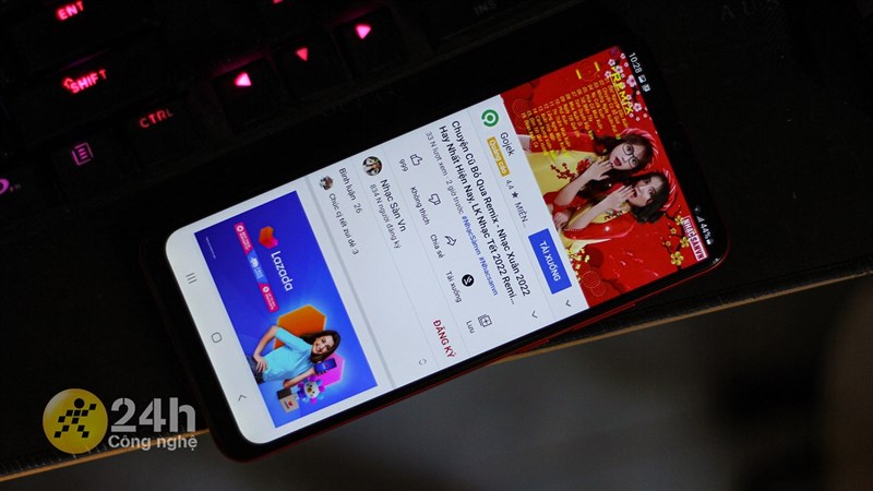 Xem YouTube cùng Galaxy A03