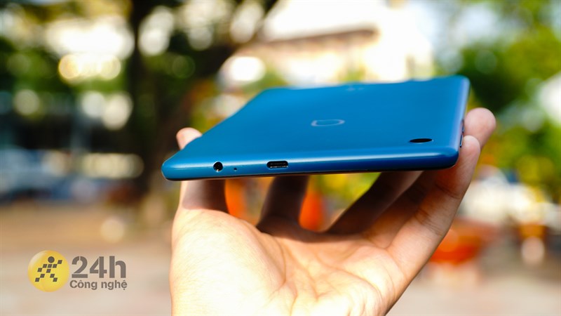 Cạnh trên của Alcatel 3T8 Cạnh trên của Alcatel 3T8