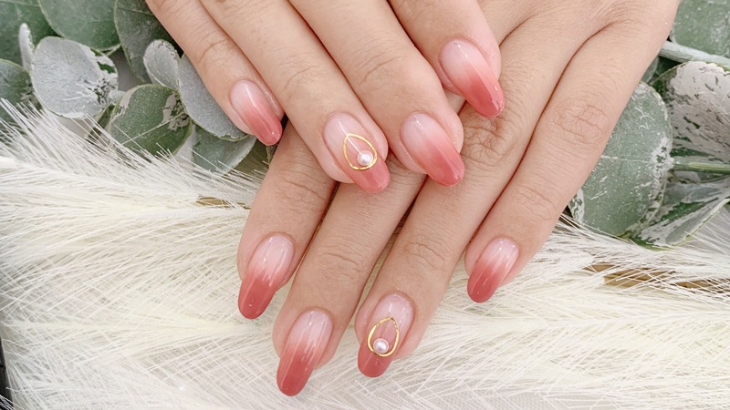 Mẫu nail Ombre hồng trắng