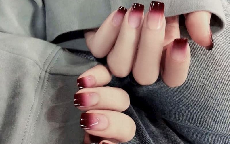 Nail Ombre đỏ đen nhạt