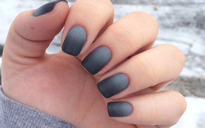 Nail ombre xám đậm