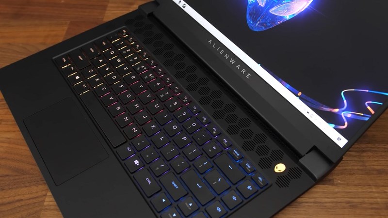 Trên tay Dell Alienware m15 R6: Nâng tầm chiến game cùng RTX 3070 Trên tay Dell Alienware m15 R6: Nâng tầm chiến game cùng RTX 3070