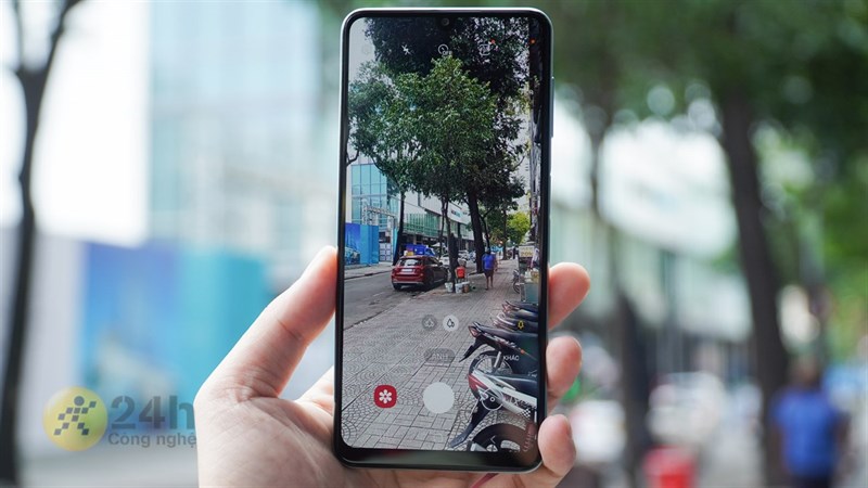 Điểm khiến mình ấn tượng nhất khi nói đến camera của Galaxy A22 đó là khả năng chống rung quang học OIS.