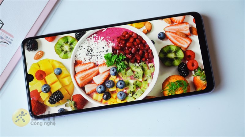 Về màu sắc thì Galaxy A22 vẫn giữ truyền thống của Samsung khi thể hiện sống động, rực rỡ