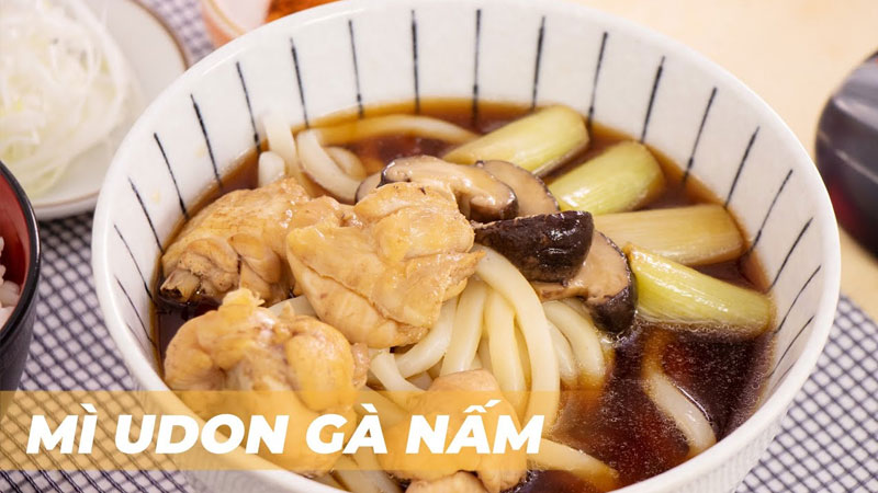 Cách làm mì udon gà nấm đậm đà, tròn hương vị Nhật Bản