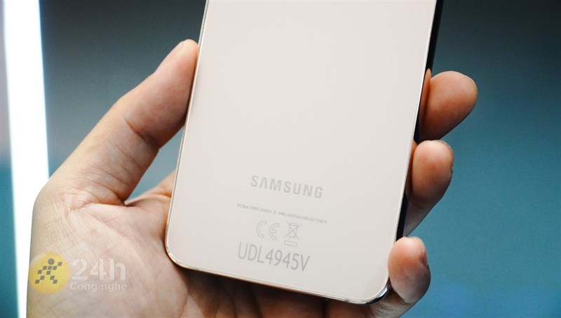 Mặt lưng Galaxy S22+