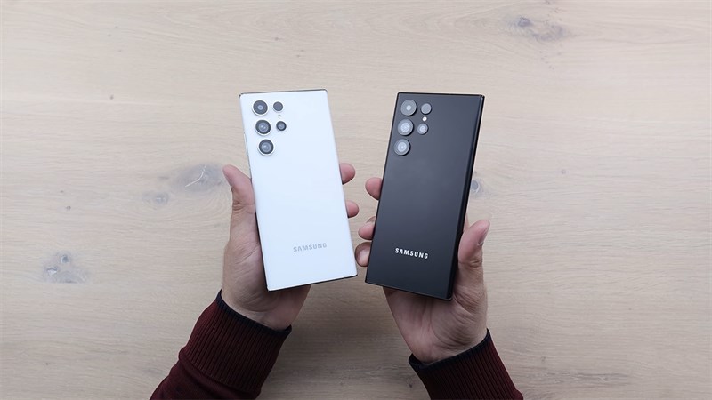 Galaxy S22 Ultra có khung viền vuông vức, hoàn thiện từ kim loại
