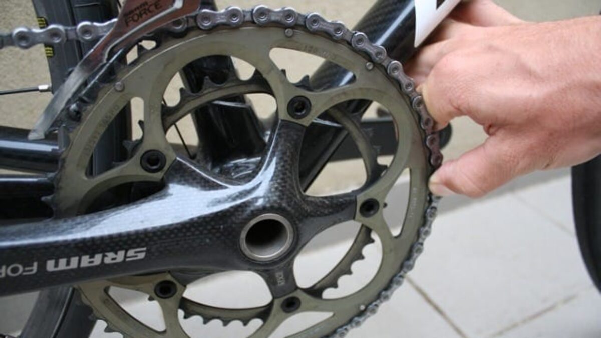 Cách sửa xe đạp bị trượt mắt cá đơn giản, chi tiết nhất > Bạn tiến hành kiểm tra líp xe