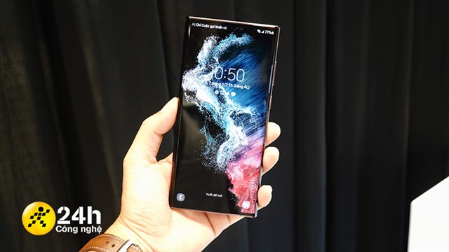Samsung Galaxy S22 Ultra sử dụng màn hình loại gì và có kích thước bao nhiêu?

