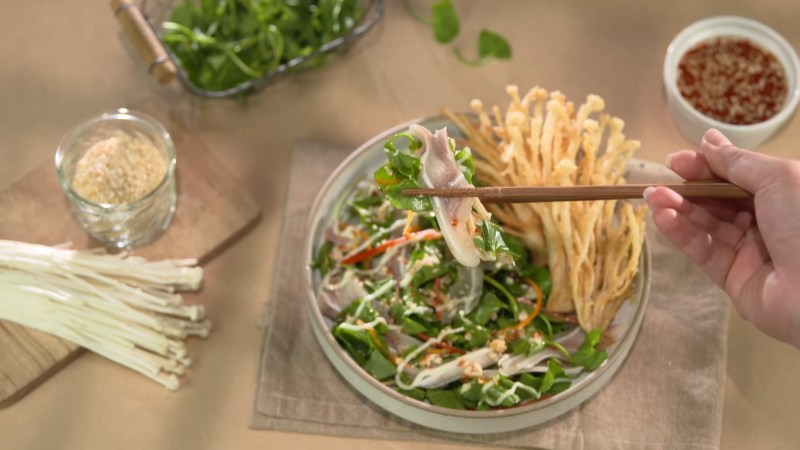 Trick you how to make pork ear vegetable salad, crunchy and crunchy