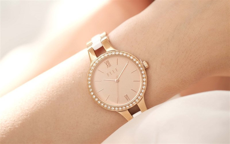 Valentine một mình nhưng em luôn ổn, vì đã có ELLE cạnh bên