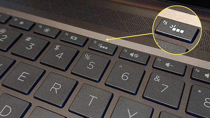 Sáng tạo, tiện lợi và sang trọng là những từ mà bạn có thể nói về đèn bàn phím laptop HP sang trọng này. Đèn LED sáng tạo và khả năng tăng giảm độ sáng giúp bạn làm việc dễ dàng và tiện lợi trong mọi điều kiện ánh sáng.