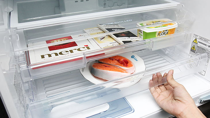 Plastic compartment in the refrigerator