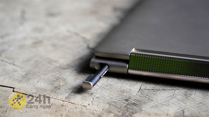 Lenovo Yoga 9 có sẵn bút bên trong luôn nha