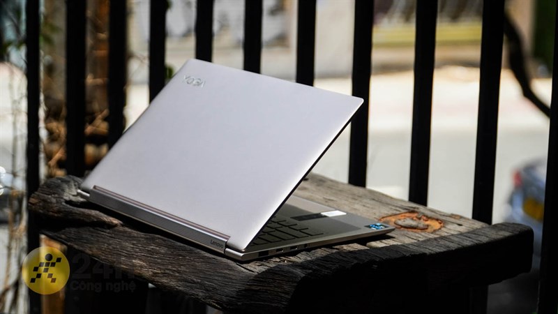 Lenovo Yoga 9 có thiết kế cực kỳ sang trọng, tinh tế