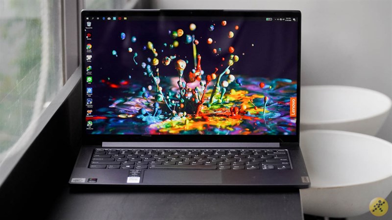 Màu sắc trên Yoga Slim 7 chuẩn xác với 100% sRGB