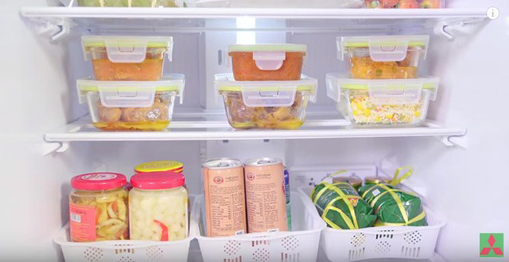 Đặt thực phẩm trong tủ xen kẽ nhau để luồng khí lạnh có thể len lỏi và làm lạnh đồng đều.