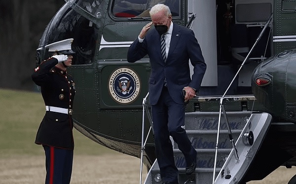 iPhone bản đặc biệt trên tay Biden