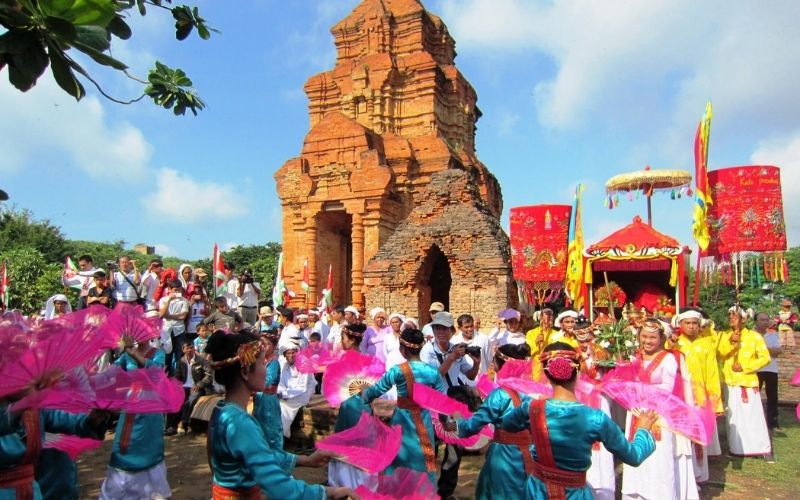 Lễ hội Tháp Bà PoNagar với nhiệt hoạt động lý thú