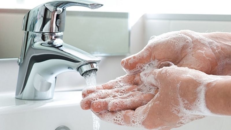Vệ sinh tay sạch sẽ trước khi đi học và khi tới trường. Vệ sinh tay sạch sẽ trước khi đi học và khi tới trường.