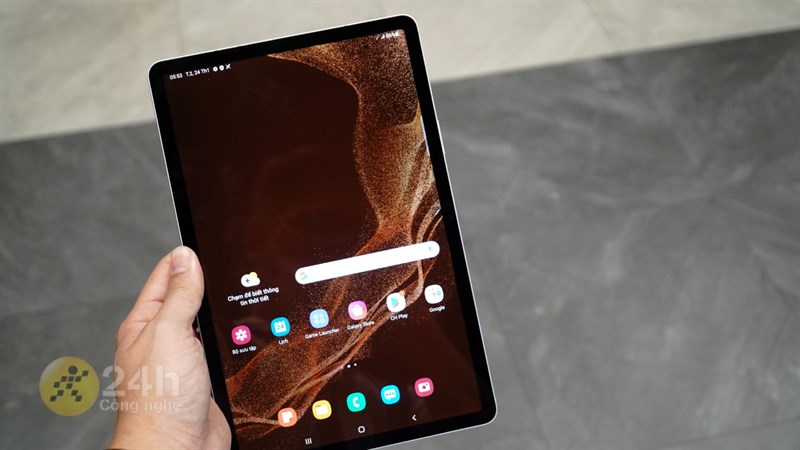 Galaxy Tab S8 được trang bị tấm nền  LTPS, tần số quét 120 Hz