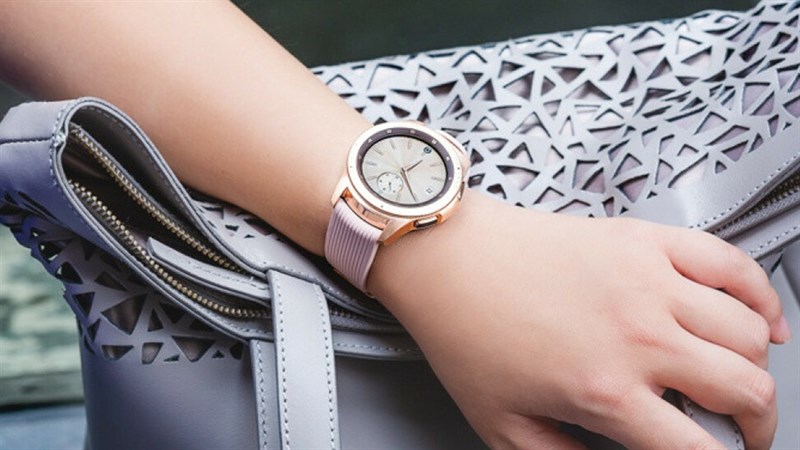 Galaxy Watch 42mm (Nguồn: PCMag) Galaxy Watch 42mm (Nguồn: PCMag)