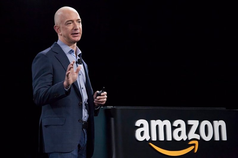 Jeff Bezos người sáng lập và CEo của Amazon.com