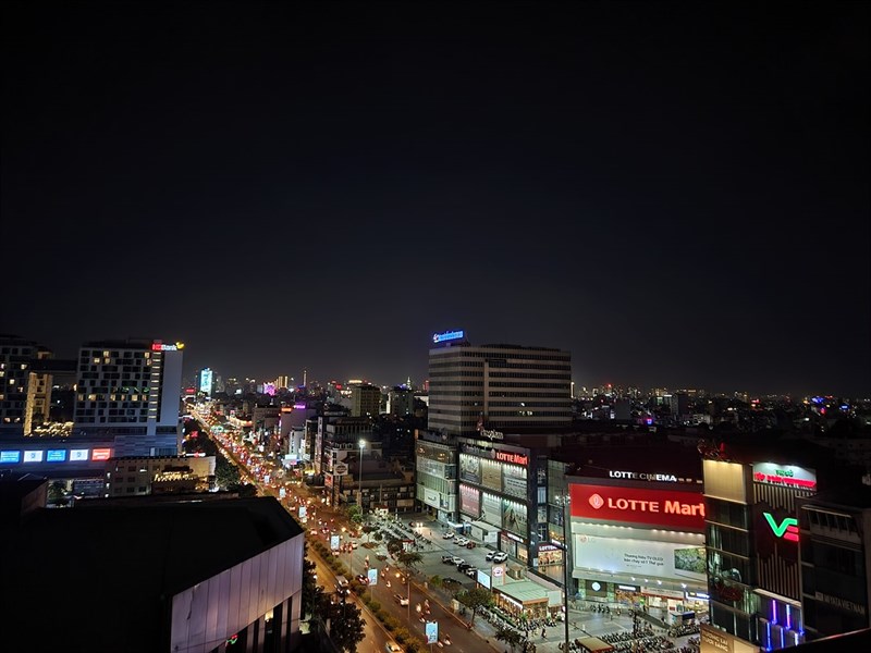 Bức ảnh được chụp trong điều kiện thiếu sáng bằng camera trên Galaxy S22.