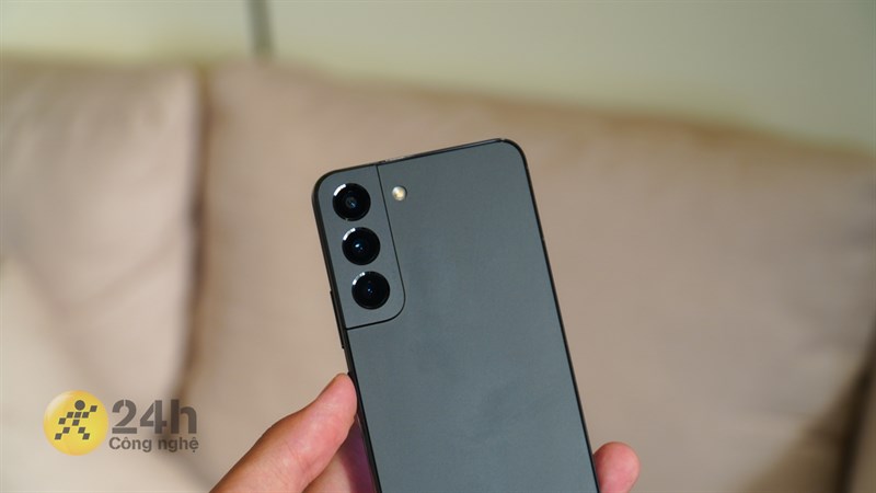 Galaxy S22 mang đến cho mình cảm giác mạnh mẽ và nam tính hơn.