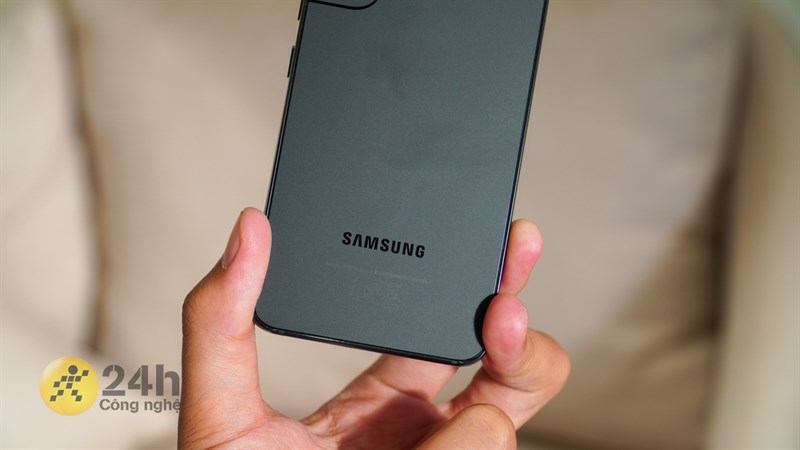 Galaxy S22 được thiết kế bằng hợp kim nhôm nhưng trông vẫn rất cao cấp.