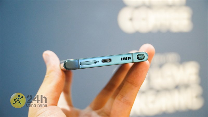 Cạnh dưới của Galaxy S22 Ultra