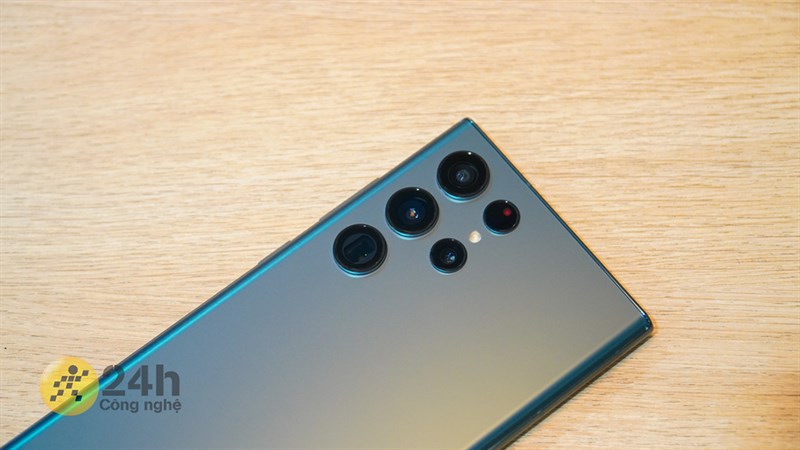 Galaxy S22 Ultra có cụm camera thông số khủng