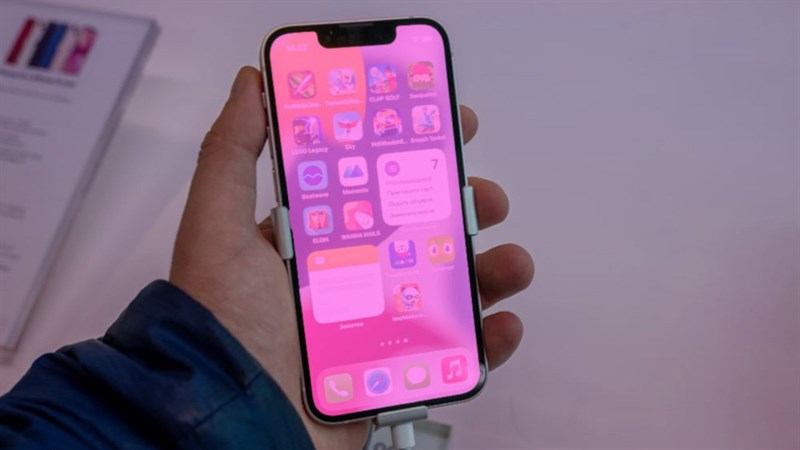 iPhone bị màn hình màu hồng:
Nếu bạn đang sở hữu một chiếc iPhone bị màn hình màu hồng, hãy đừng quá lo lắng vì đó chỉ là một lựa chọn thời trang của bạn. Hãy cùng chúng tôi thưởng thức sự thanh lịch và ấm áp của gam màu hồng. Đó chính là điểm nổi bật của chiếc điện thoại của bạn. Hãy cập nhật và chia sẻ cùng bạn bè của mình!