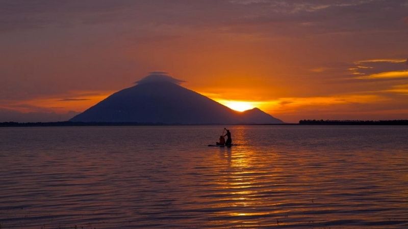 Ngắm hoàng hôn và bình minh trên hồ