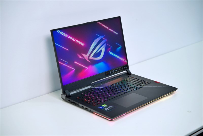 ROG Strix SCAR 17 sở hữu trên mình một cấu hình quá khủng. Nguồn: ASUS.