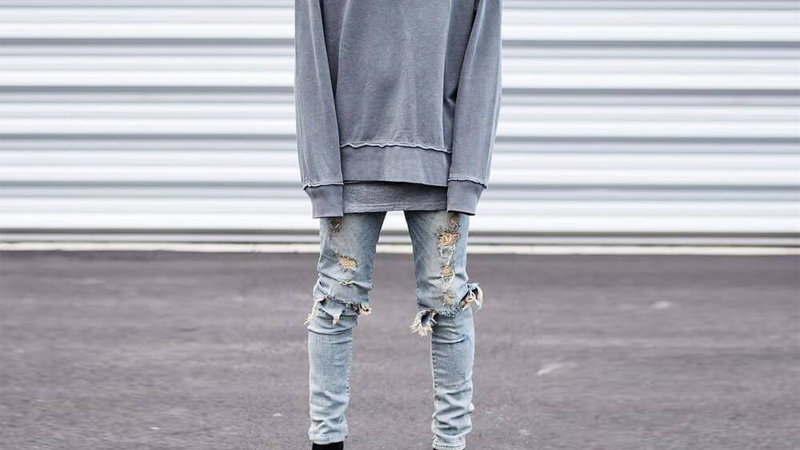 Áo sweater phối quần jeans