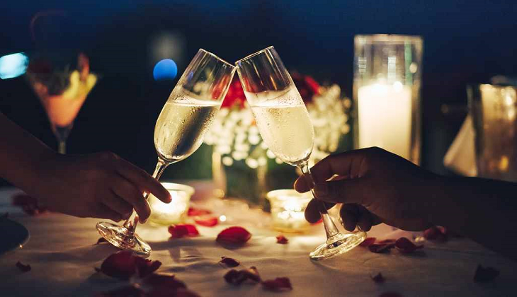 Gợi ý 10 quà tặng cho ngày Valentine trắng 14/3 ngọt ngào, lãng mạn > Bữa ăn tối lãng mạn dưới nến