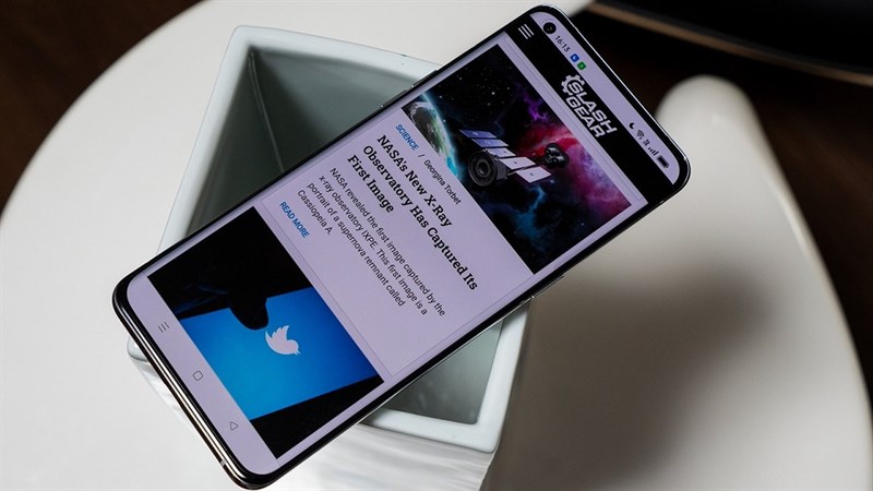 OPPO Find X5 Pro sở hữu màn hình đục lỗ có kích thước 6.7 inch, độ phân giải cao, cùng tần số quét 120 Hz OPPO Find X5 Pro sở hữu màn hình đục lỗ có kích thước 6.7 inch, độ phân giải cao, cùng tần số quét 120 Hz